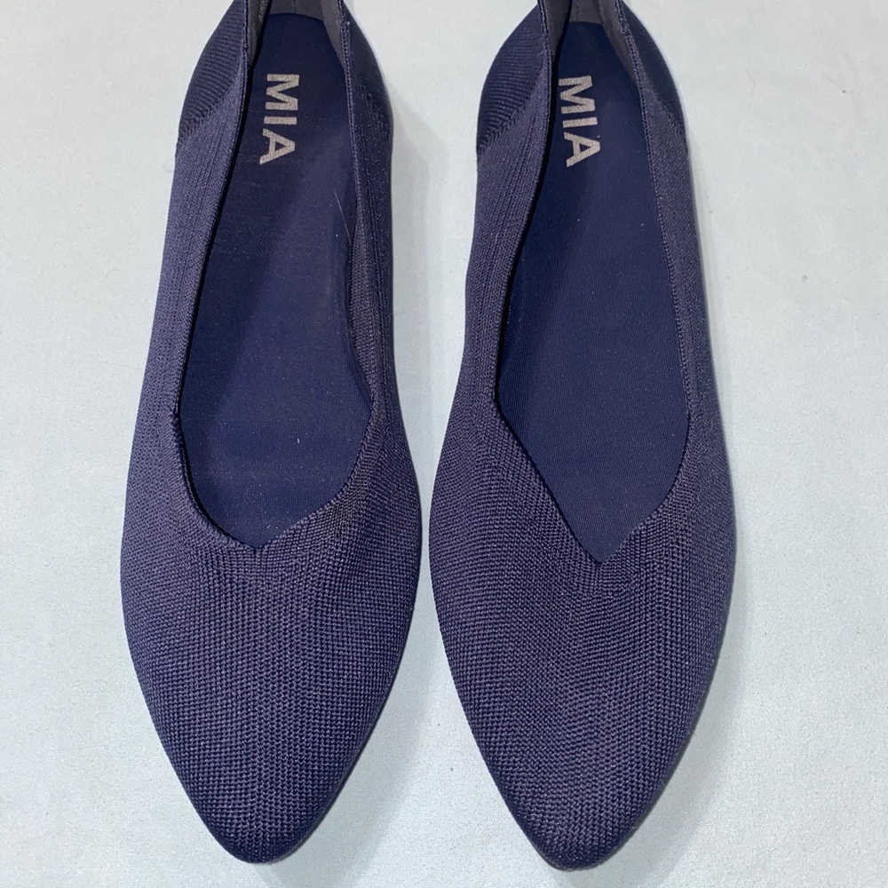 MIA Navy Knit Pointed Toe Flats Sz 8 EUC